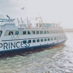 MS Princess auf Hafenrundfahrt in Hambrug